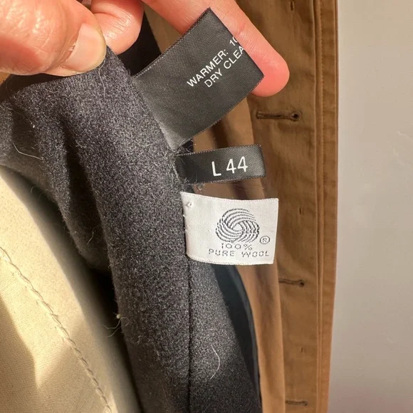 UNIQUE Tan Burberry Trench Coat with Gold Buckle Belt - Picture 8 of 15